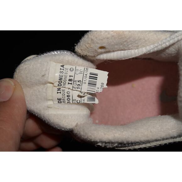 Nike Baby Girls Sneakers White Pink Silver Mesh Running Shoes Size 4C Vintage 20 - Picture 7 of 8